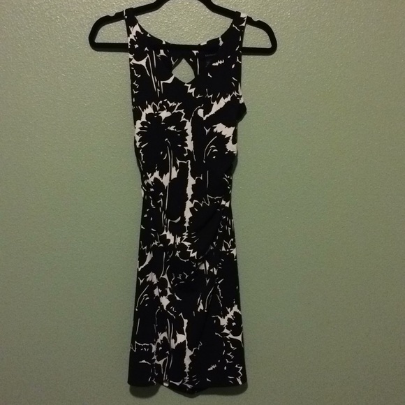 Express Black and White Floral Dress - Picture 4 of 7